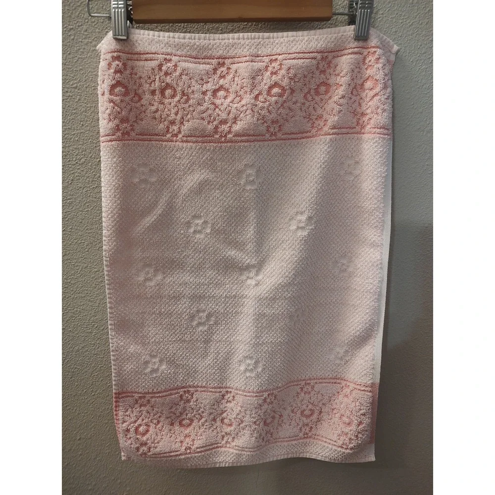 Vintage Pink Sculptured Hand Bath Towel Unmarked B7